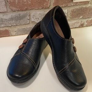 Clarks Collection Soft Cushion Shoes Button and Stitch Detail 7 Black Leather